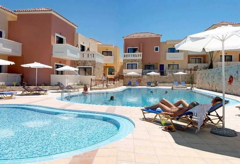 Pool, Adelais, Crete