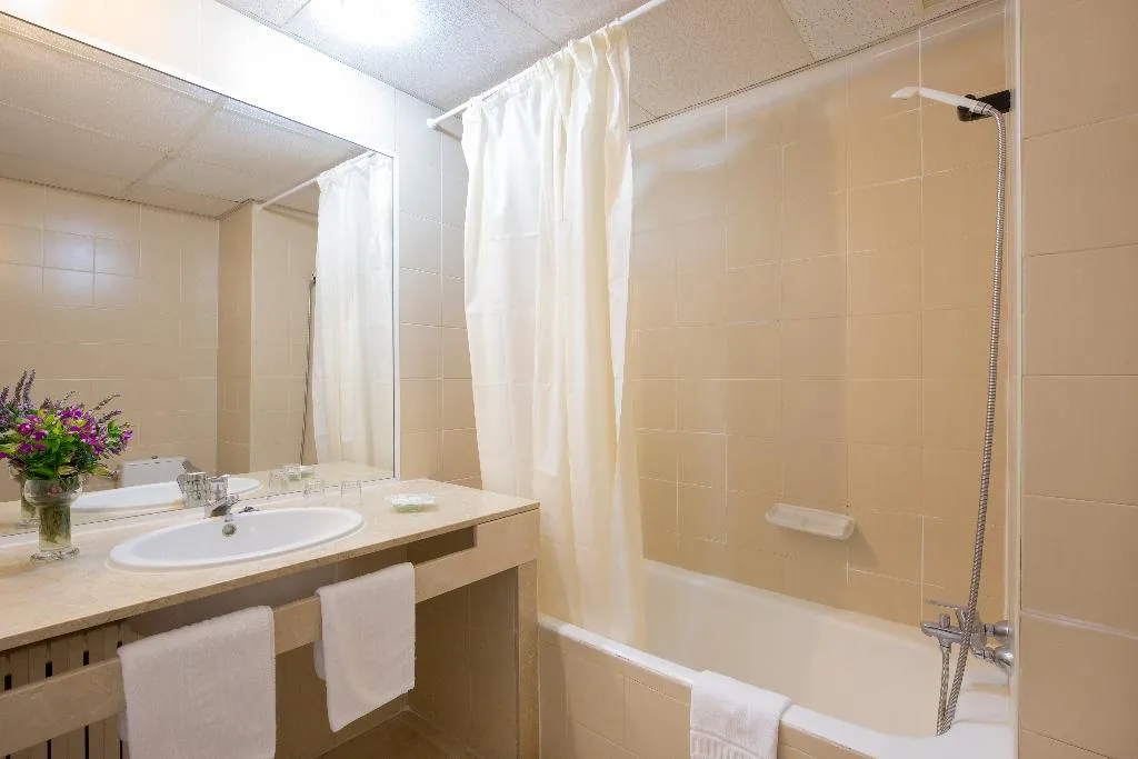 Double or Twin SUPERIOR Room, Hotel Tora, Majorca