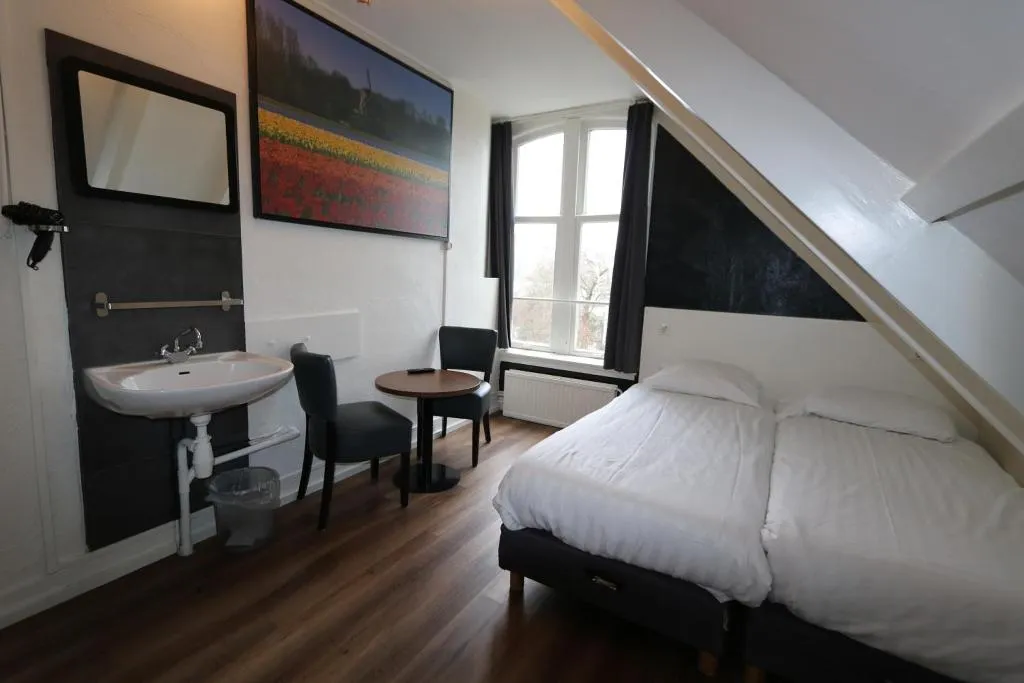 TWIN WITH SHARED BATHROOM Room, Budget Hotel Hortus, Amsterdam