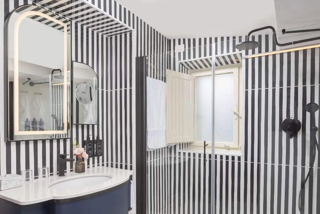 Room, Anglo American Hotel Florence, Curio Collection, Florence