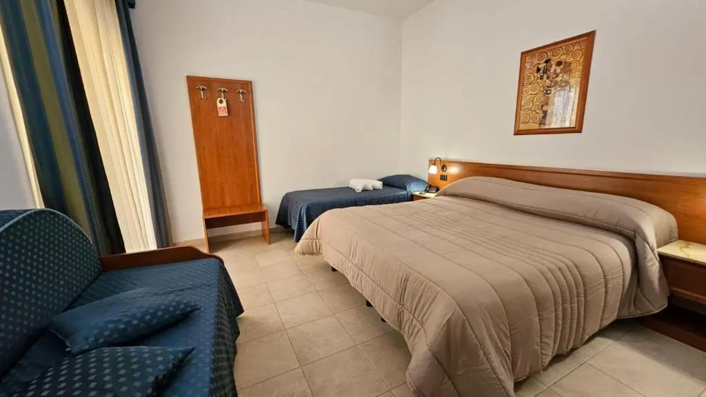 QUADRUPLE WITH BALCONY Room, GH Hotel & Restaurant, Palermo