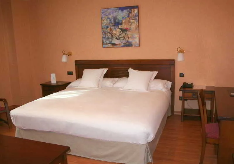 DOUBLE STANDARD Room, Las Provincias, Madrid