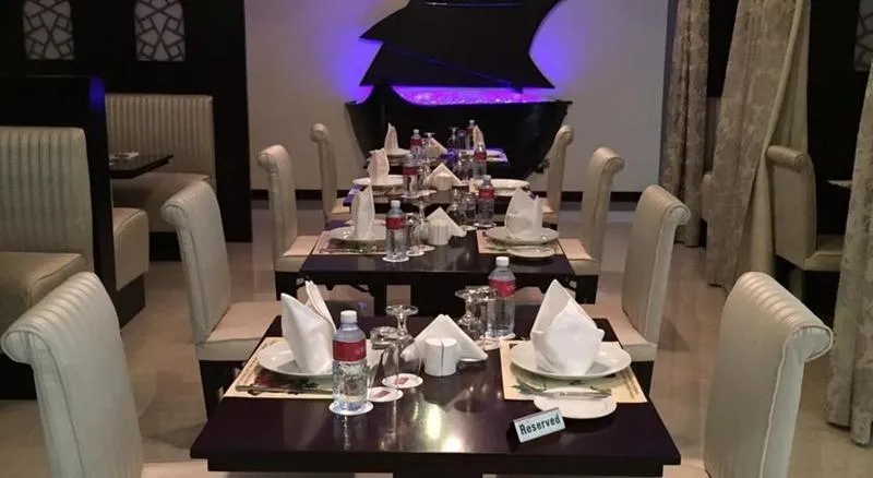 Restaurant, The Park Hotel Ex Al Jawhara Gardens, Dubai