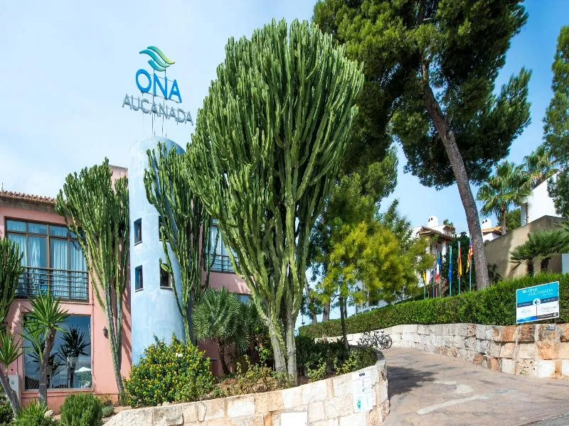 Sports and Entertainment, Ona Aucanada, Majorca