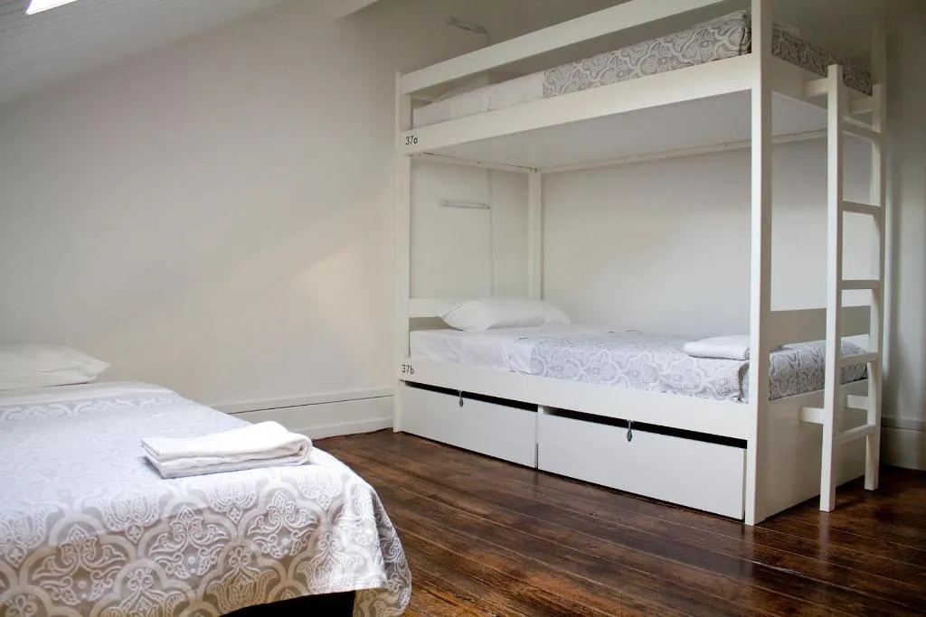 Bed in dormitory WITH SHARED BATHROOM Room, WW Hostel & Suites, Porto