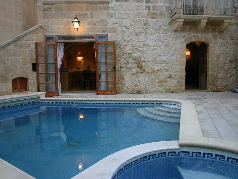 Pool, Dar Guzeppa Farmhouse, Malta