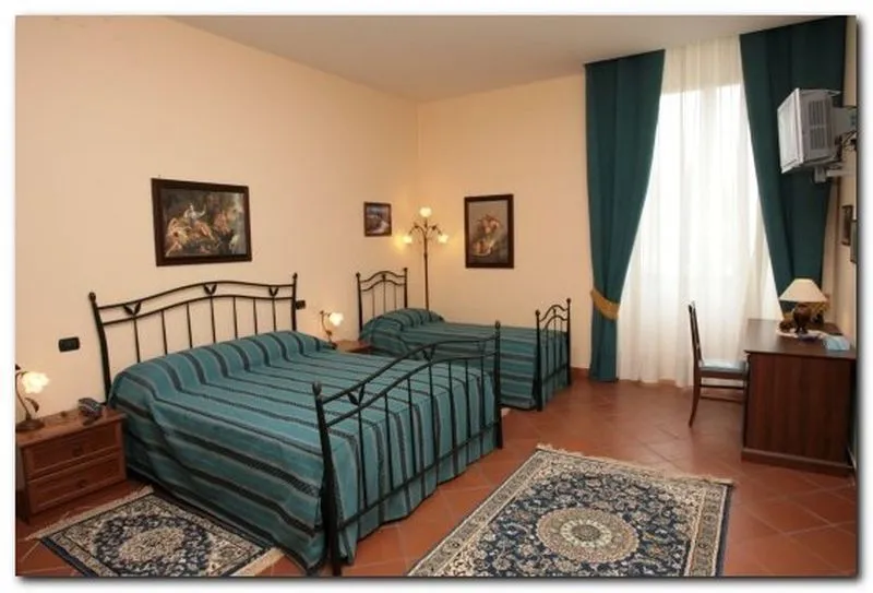 TRIPLE CLASSIC Room, Grand Hotel Capodimonte, Naples