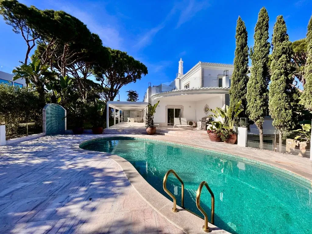 VILLA FOUR BEDROOMS Room, Vale Do Lobo Resort, Algarve