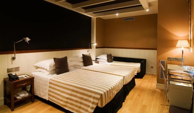 TRIPLE STANDARD Room, U232, Barcelona