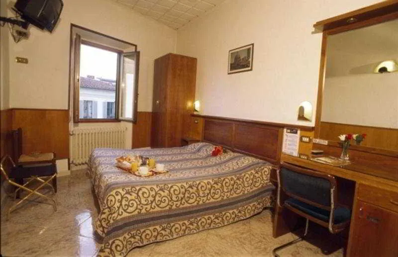 Room, Lorena, Florence