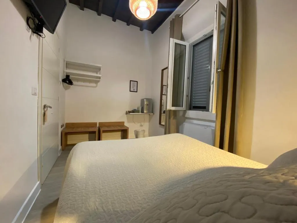 DOUBLE Shared external bathroom Room, Nella, Florence