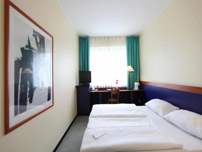 Room, Premier Inn Berlin City Süd, Berlin