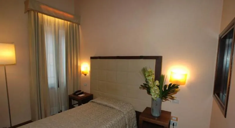 SINGLE STANDARD Room, Palazzo Selvadego, Venice