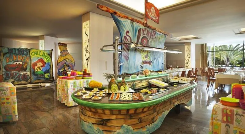 Sports and Entertainment, Adrian Roca Nivaria Gran Hotel, Tenerife