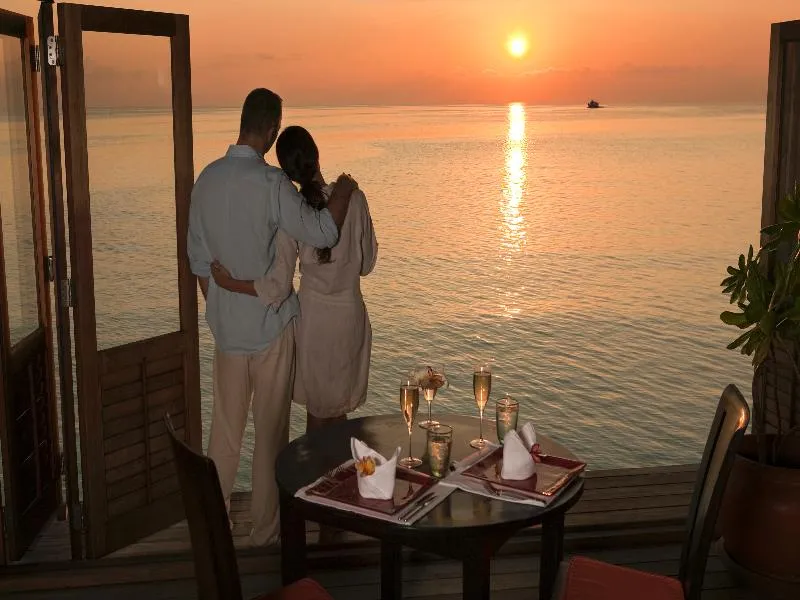 Bar, Meeru Island Resort & Spa, Male