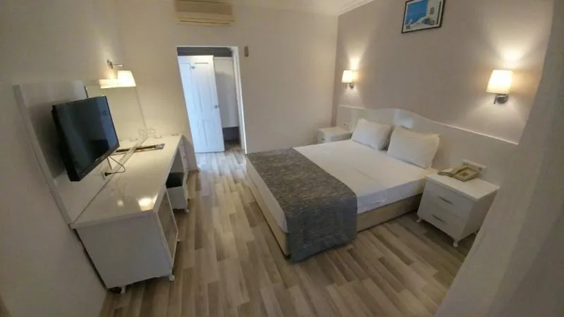 Room, Karbel, Dalaman
