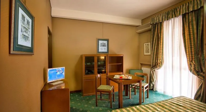 Room, Ponte Bianco, Rome
