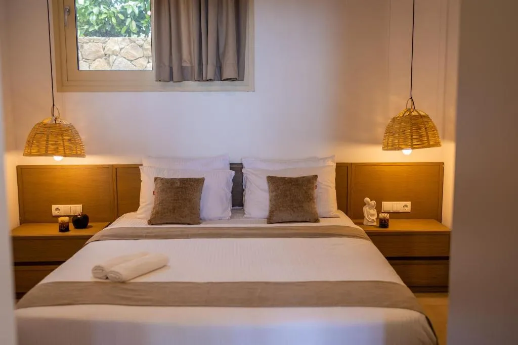 DOUBLE KING SIZE BED Room, Sanimar By Mono Alex, Thessaloniki