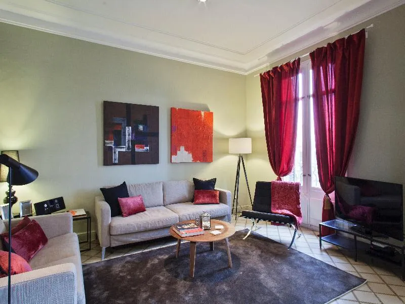 APARTMENT THREE BEDROOMS TWO BATHROOMS Room, Urban District, Barcelona