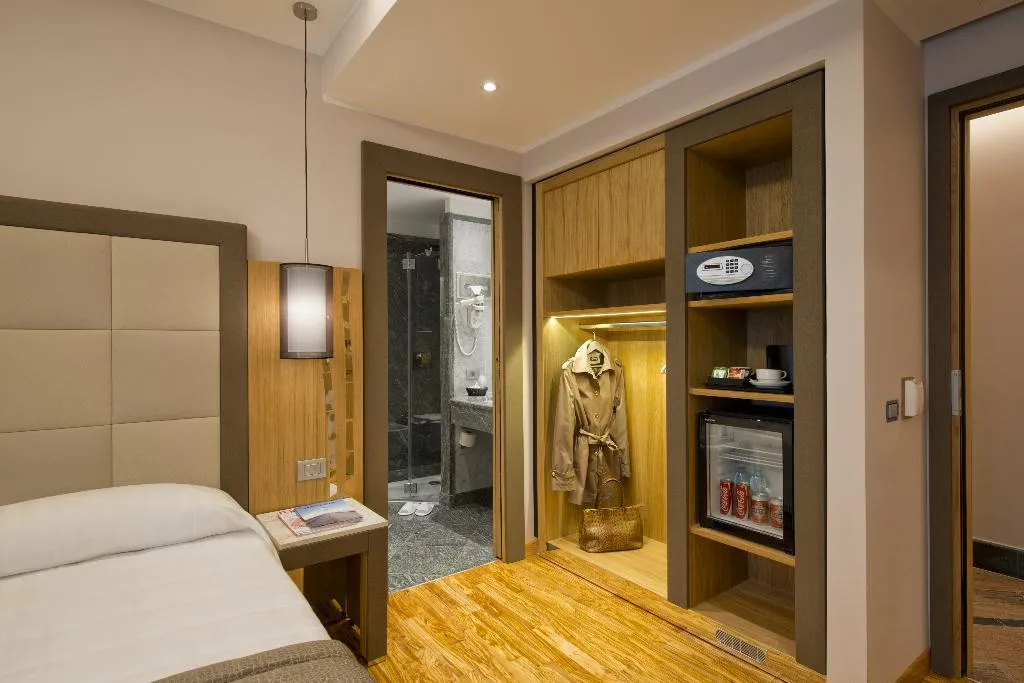 DOUBLE DELUXE Room, Giolli Nazionale, Rome