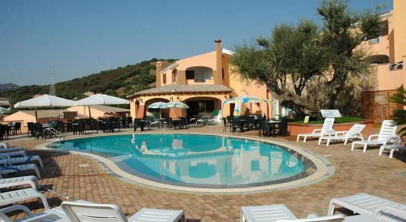 Pool, Residence Li Troni, Olbia