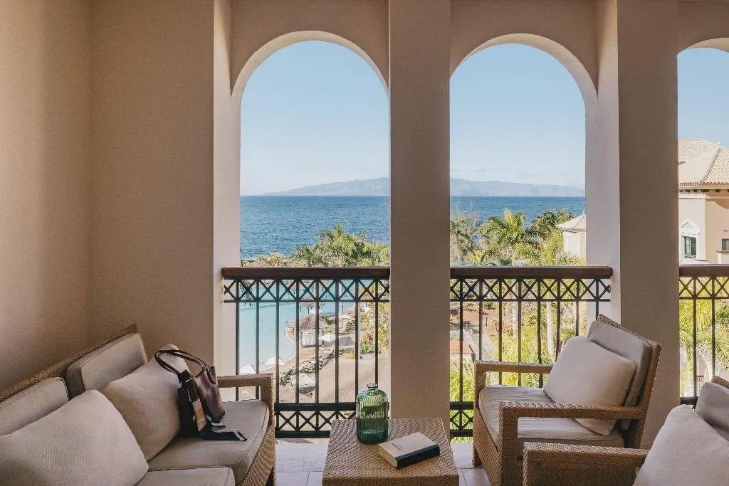 JUNIOR SUITE OCEAN FRONT Room, Gran Melia Palacio de Isora, Tenerife
