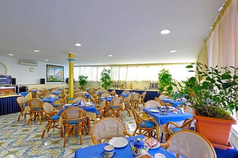 Lobby, Hotel Settebello, Naples