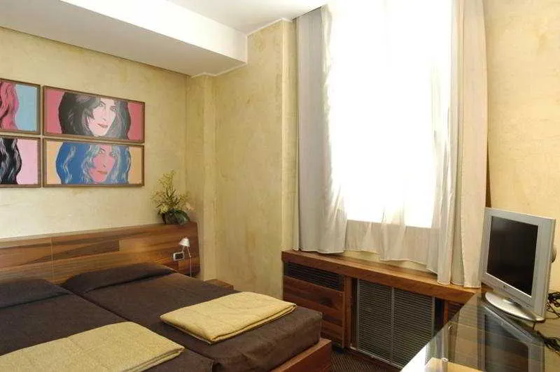Double or Twin SUPERIOR Room, Tritone, Rome