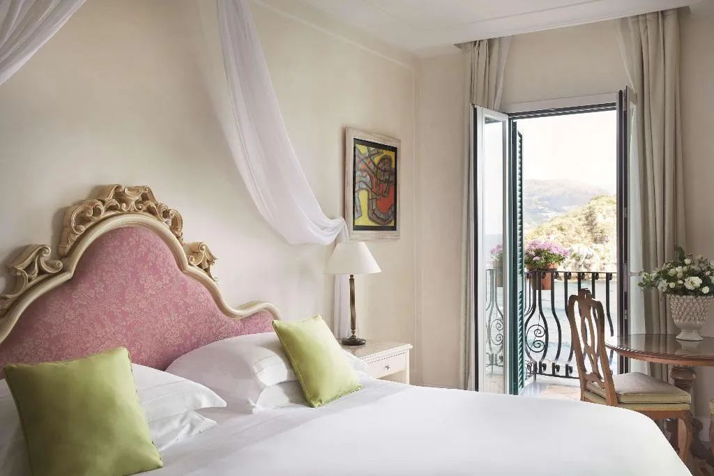 Room, Villa Sant'Andrea, A Belmond Hotel, Taormina Mare, Catania