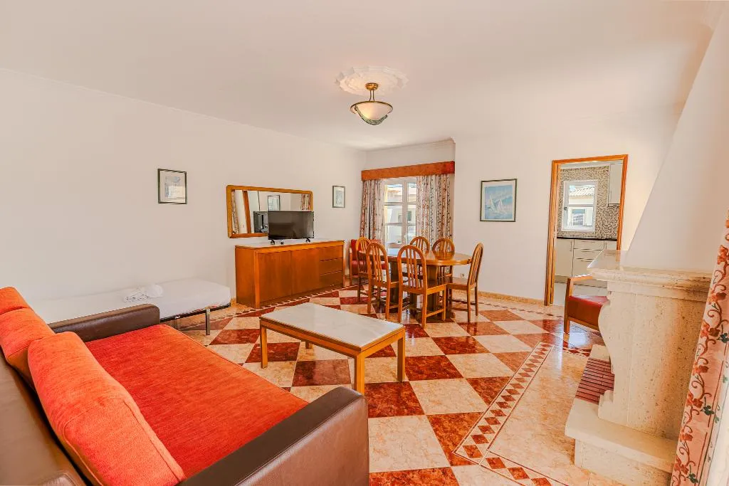 APARTMENT CAPACITY 7 THREE BEDROOMS Room, Benvindo Apartamentos by Umbral, Algarve