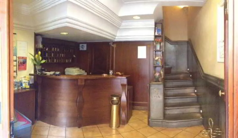 Lobby, Guiren, Naples