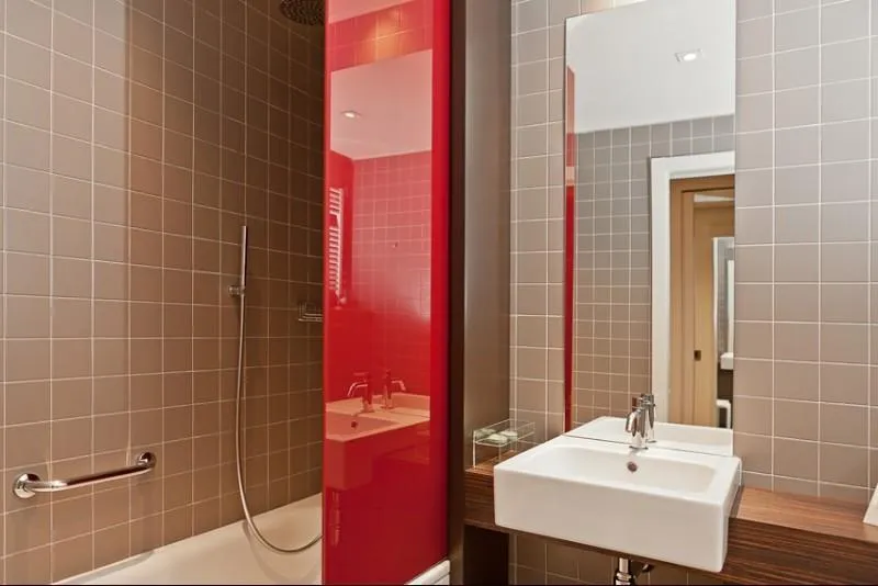 Room, Antony, Venice