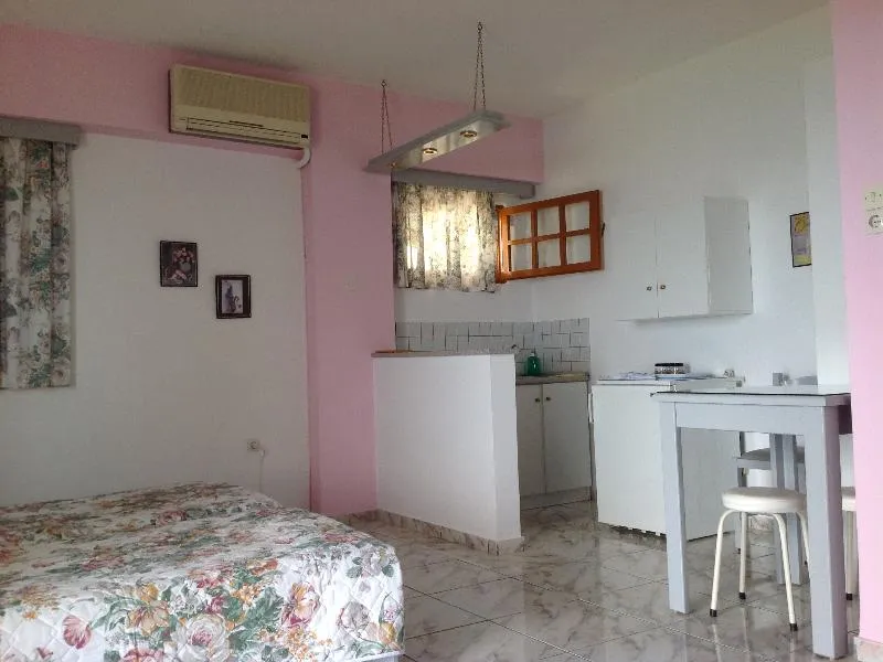 Room, Travlos Studios, Kalamata