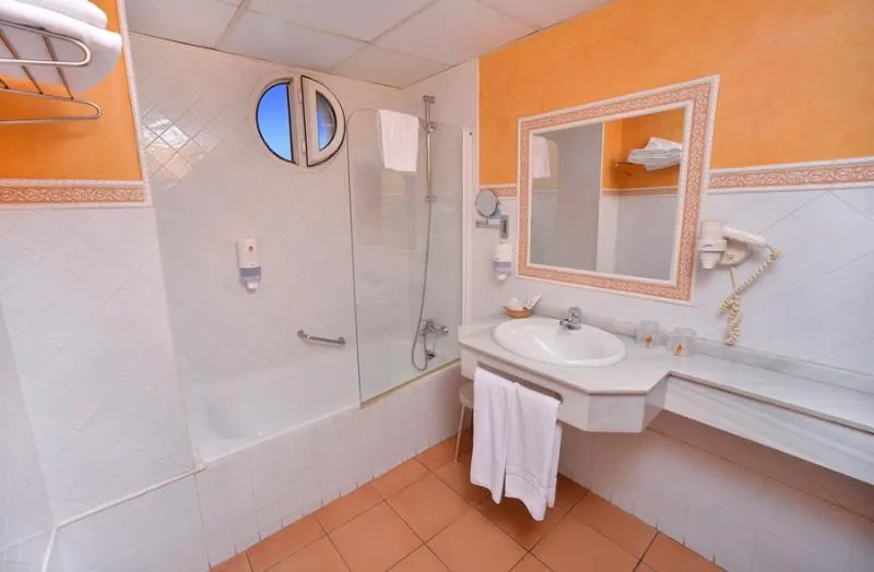 TRIPLE CAPACITY 3 Room, Alboran Algeciras, Costa De La Luz