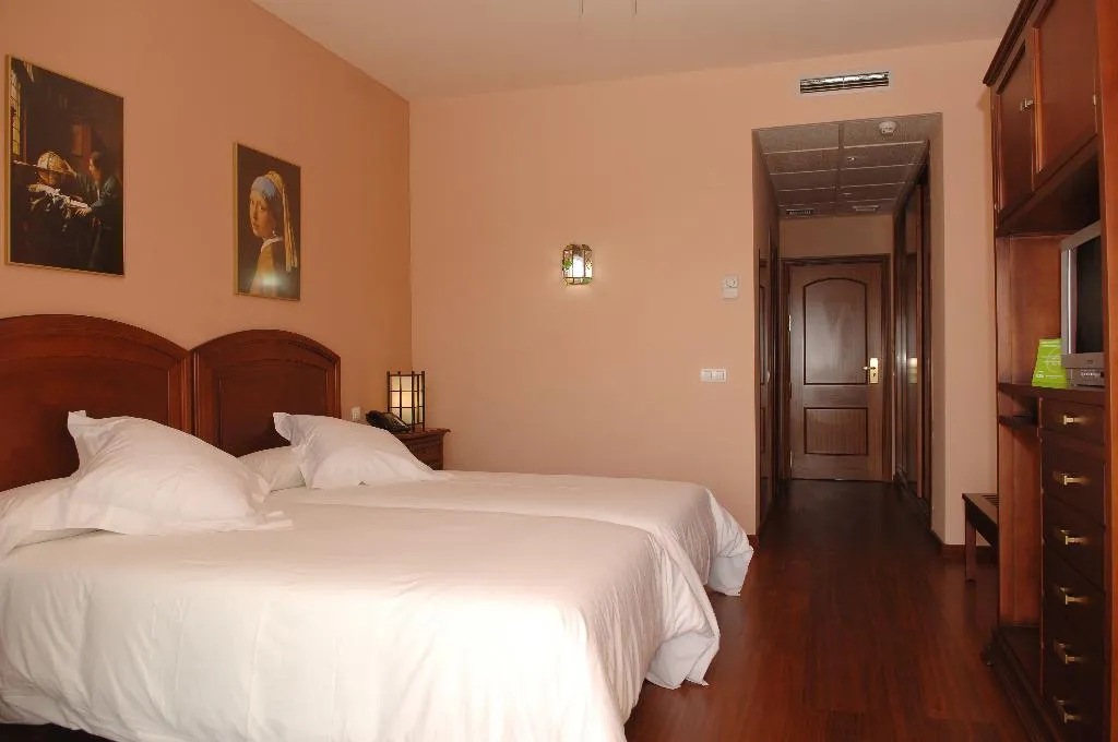 TRIPLE STANDARD Room, Hotel Wellness Marbella Hills, Costa Del Sol