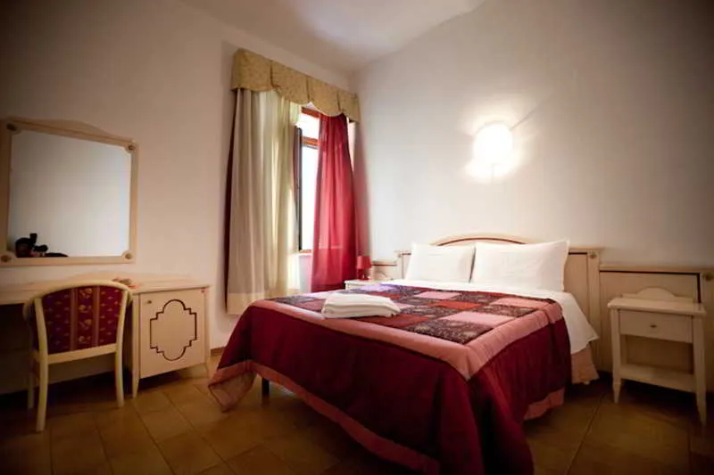 Room, B & T Rooms Trani, Naples