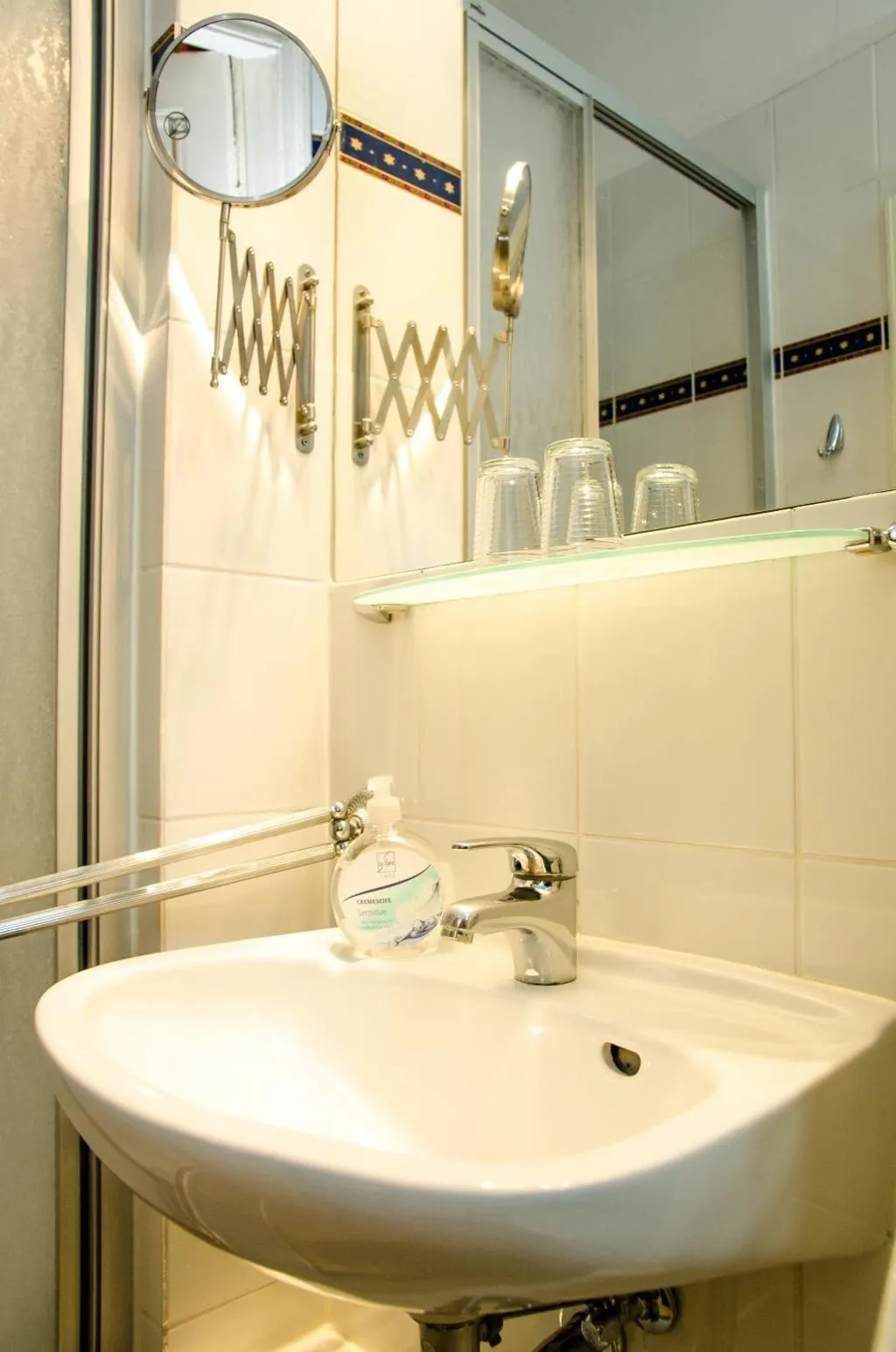 TWIN STANDARD Room, Astrid, Berlin