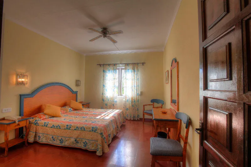 Room, Del Almirante Collingwood House, Menorca