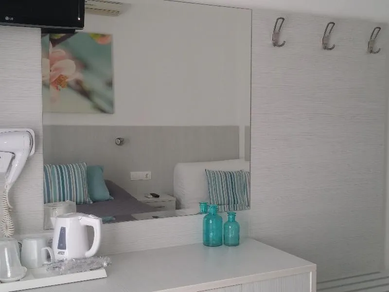 TRIPLE STANDARD Room, Brothers Hotel, Santorini