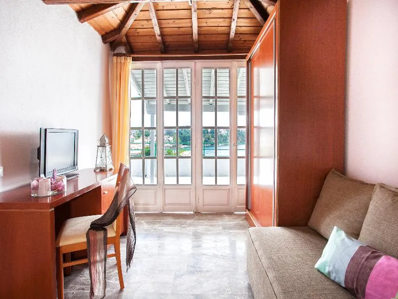 Room, Tomato, Skiathos