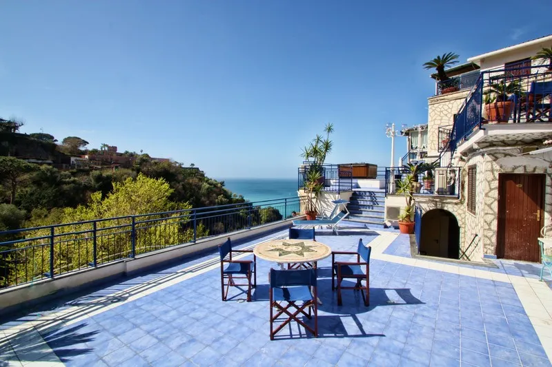 Terrace, Oriente, Naples