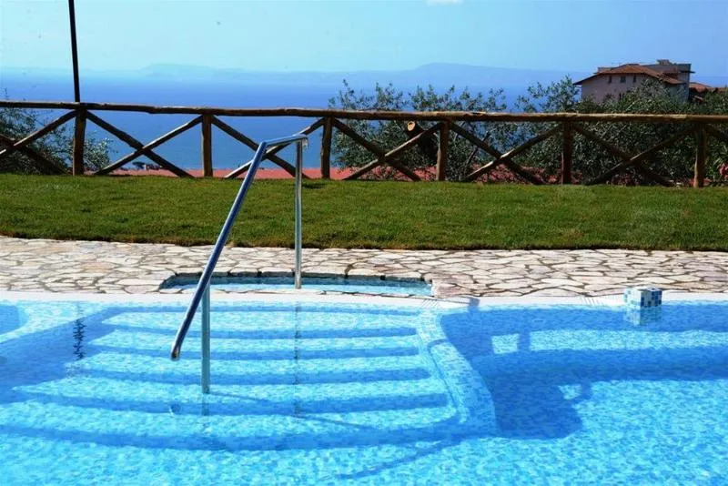 Pool, Johanna Park, Naples