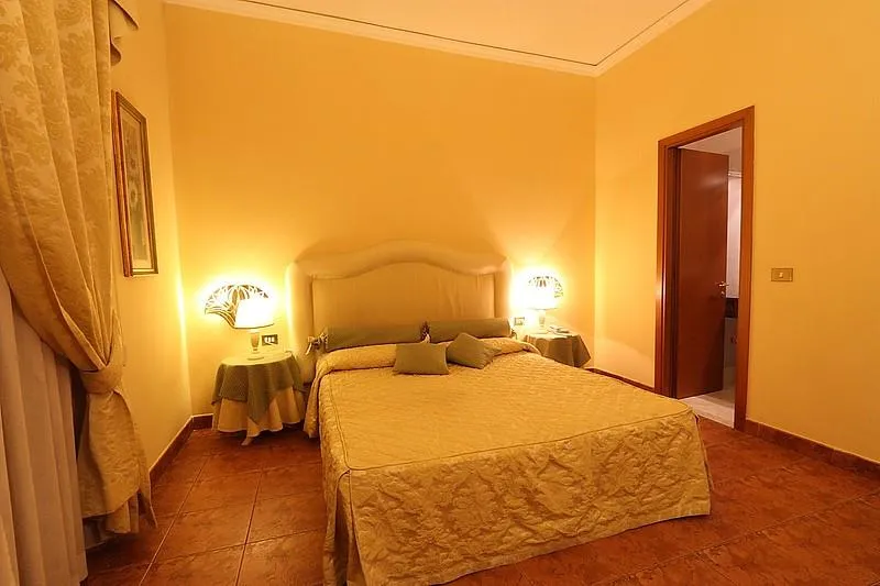 SINGLE STANDARD Room, Alinari, Florence