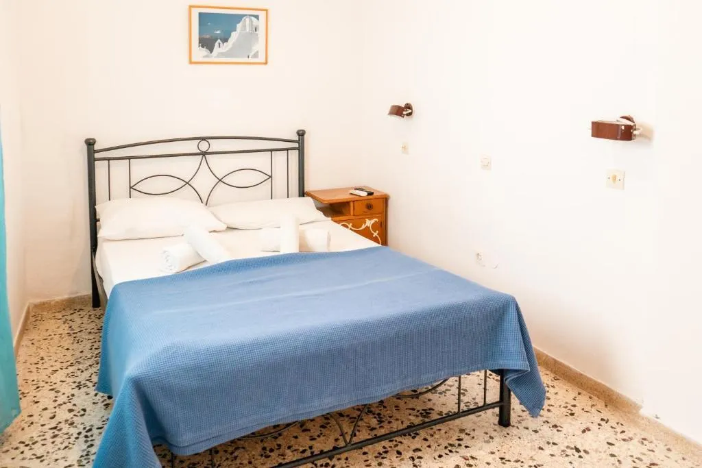 DOUBLE BASIC Room, Dilino, Santorini