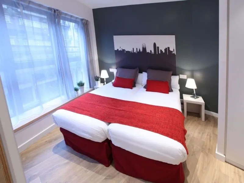 APARTMENT CAPACITY 4 TWO BEDROOMS Room, MH Apartments Urban, Barcelona