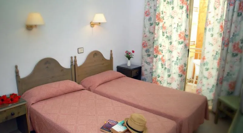 Double or Twin STANDARD Room, Mercé, Costa Brava