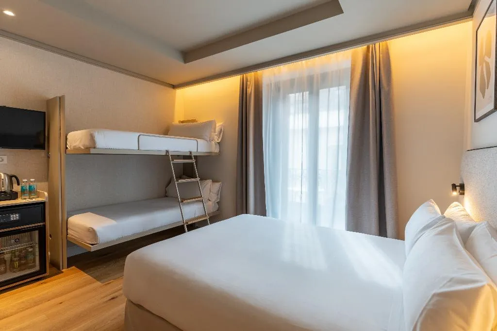 QUADRUPLE STANDARD Room, Petit Palace Preciados, Madrid