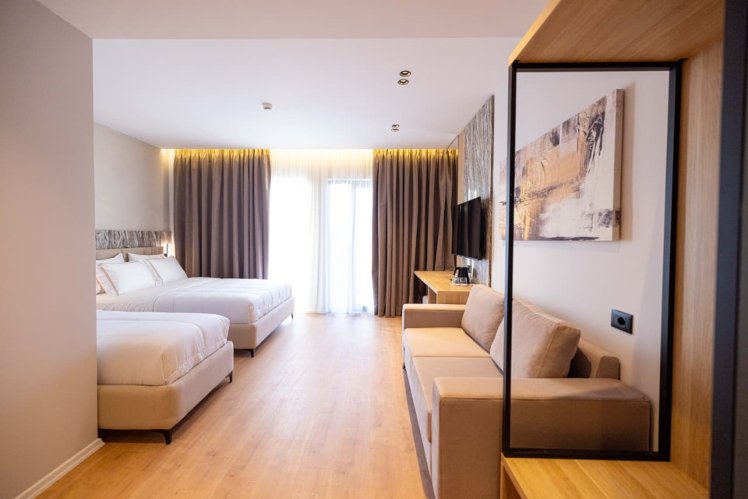 Tris3 Hotel, Kavaje