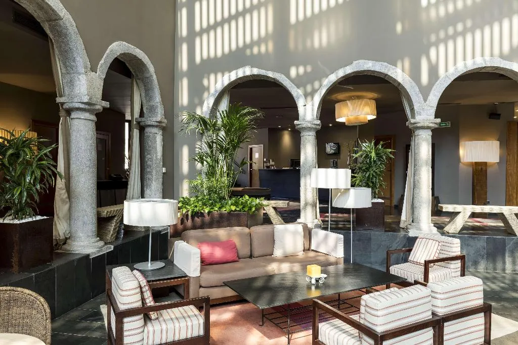 Sports and Entertainment, Parador de la Seu d'Urgell, Costa Brava