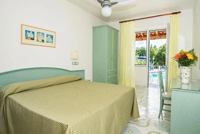 QUADRUPLE STANDARD Room, Parco Cartaromana, Naples